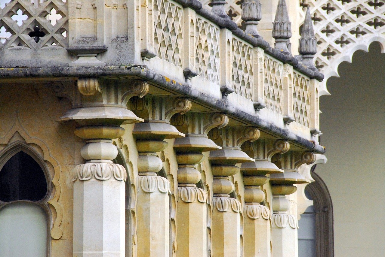 Column details on a Regency building in Brighton